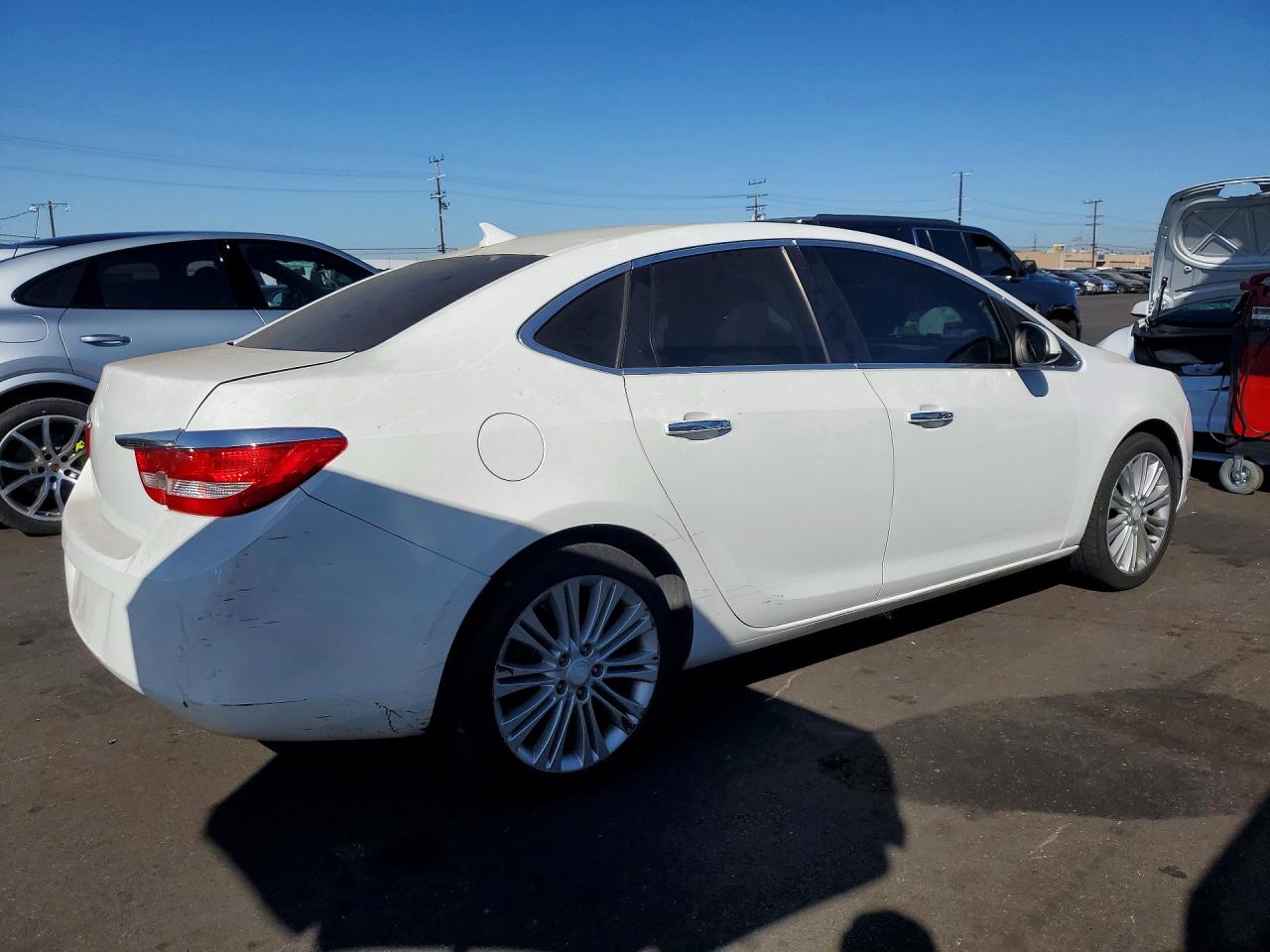 2014 Buick Verano White vin: 1G4PP5SK9E4160203