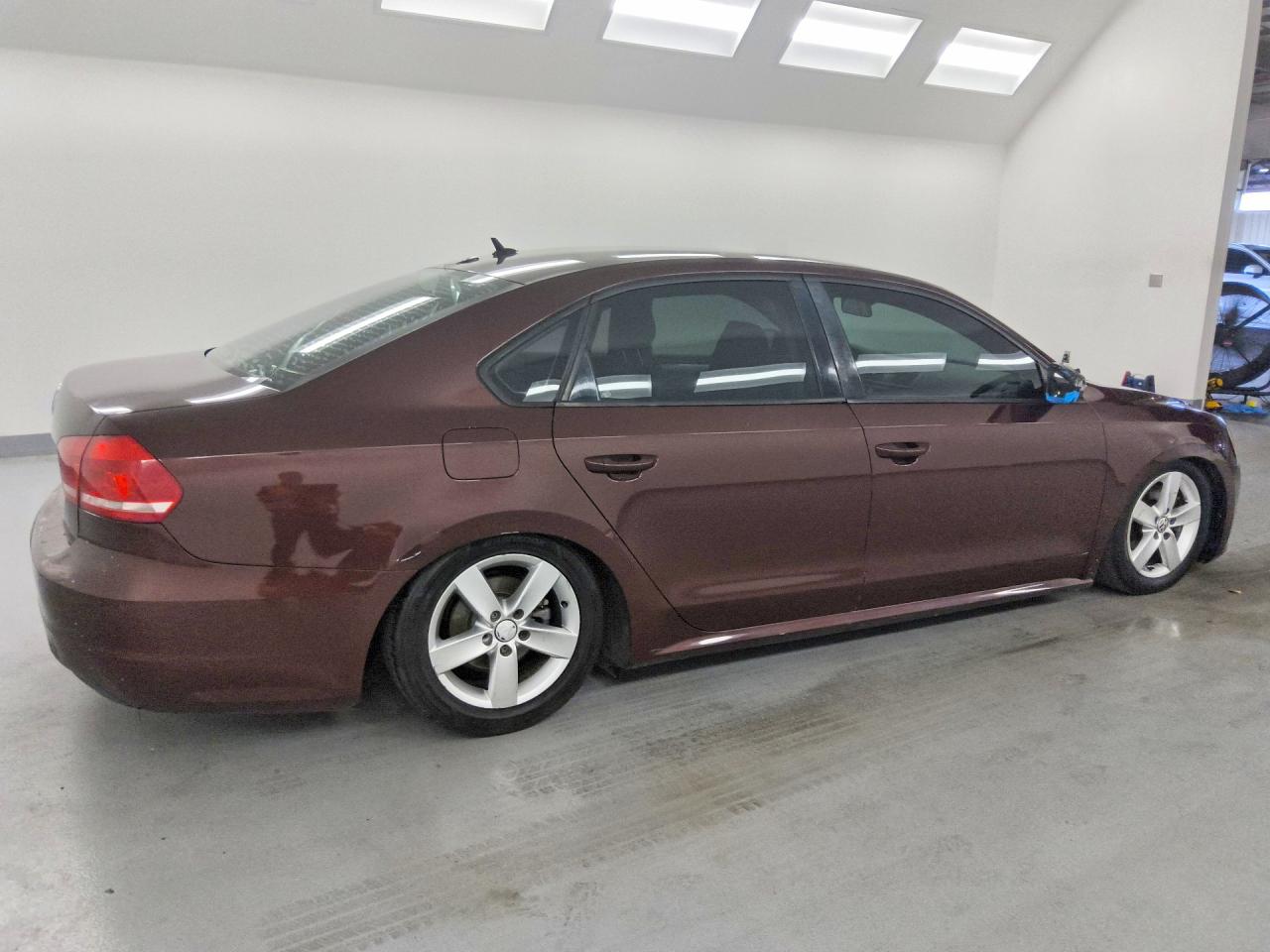 2013 Volkswagen Passat S Burgundy vin: 1VWAP7A39DC052052