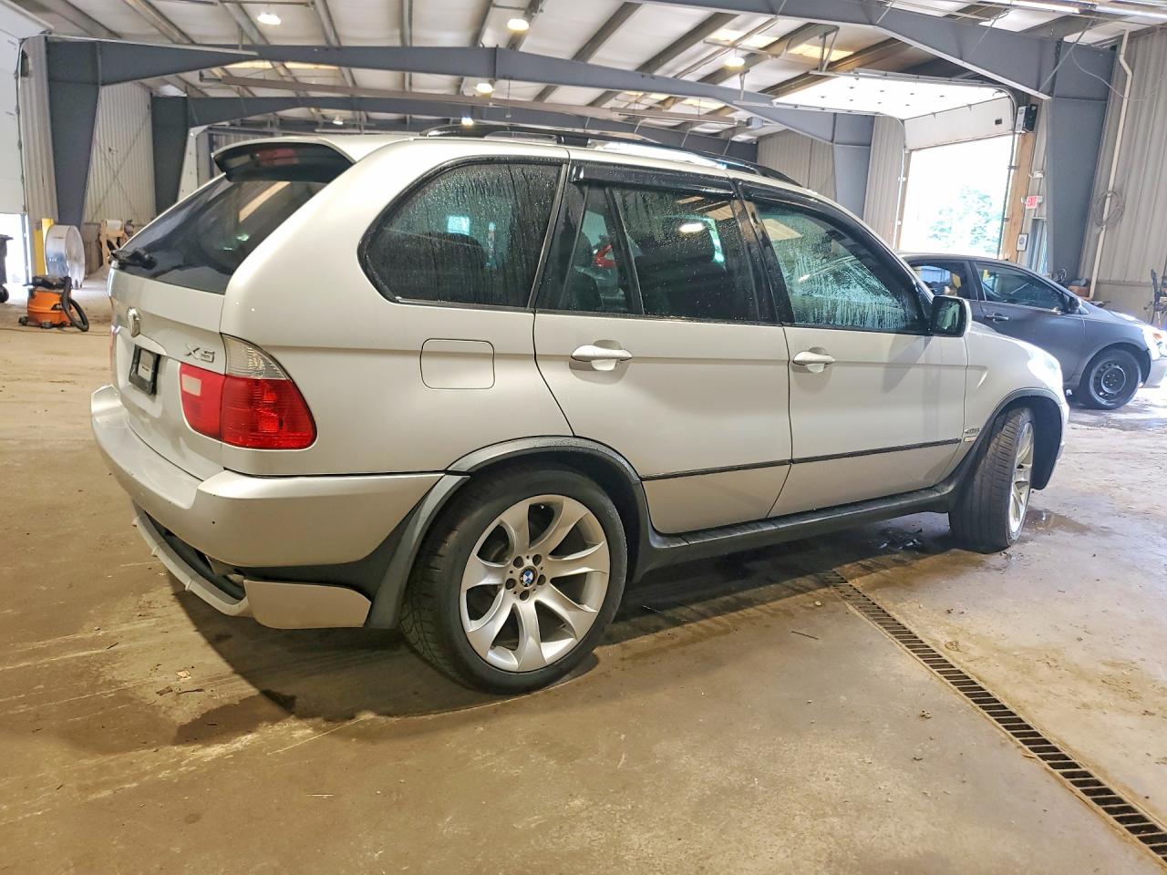 2006 Bmw X5 4.8is Silver vin: 5UXFA93506LE83792