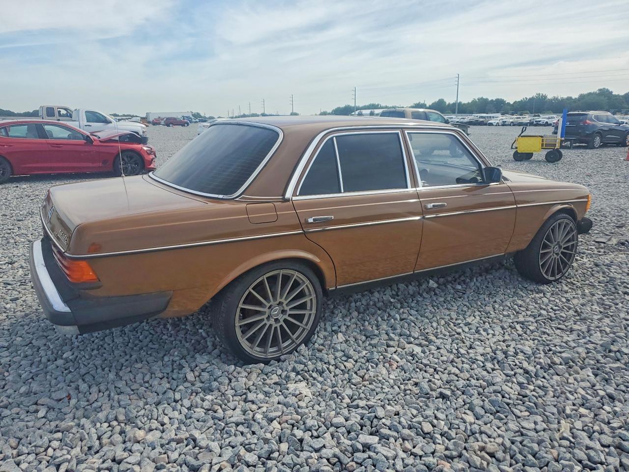1980 Mercedes-benz 240 D Brown vin: 12312312161460
