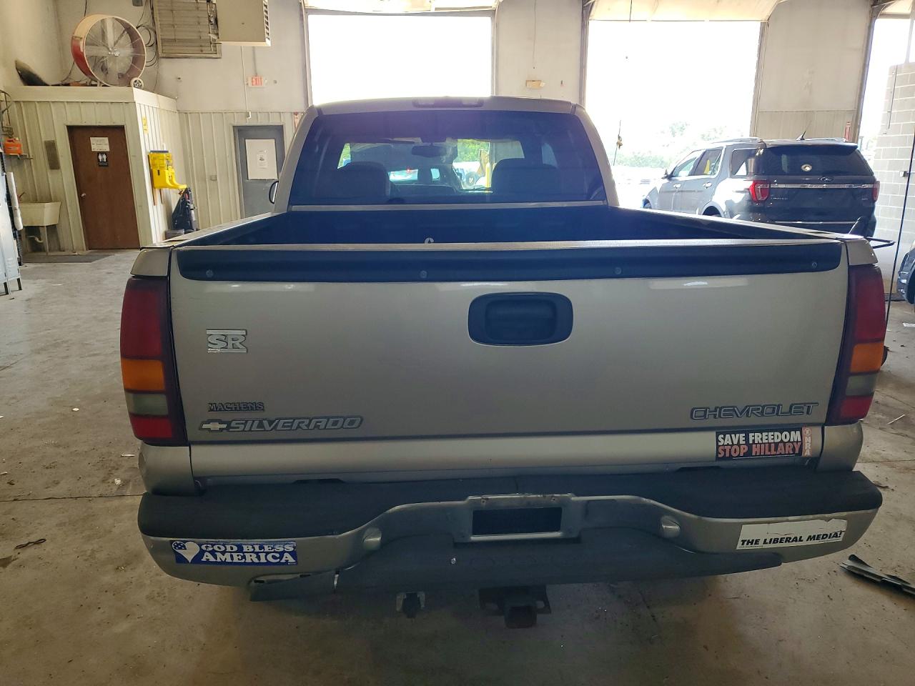 2000 Chevrolet Silverado K1500 Silver vin: 1GCEK19T6YE266155