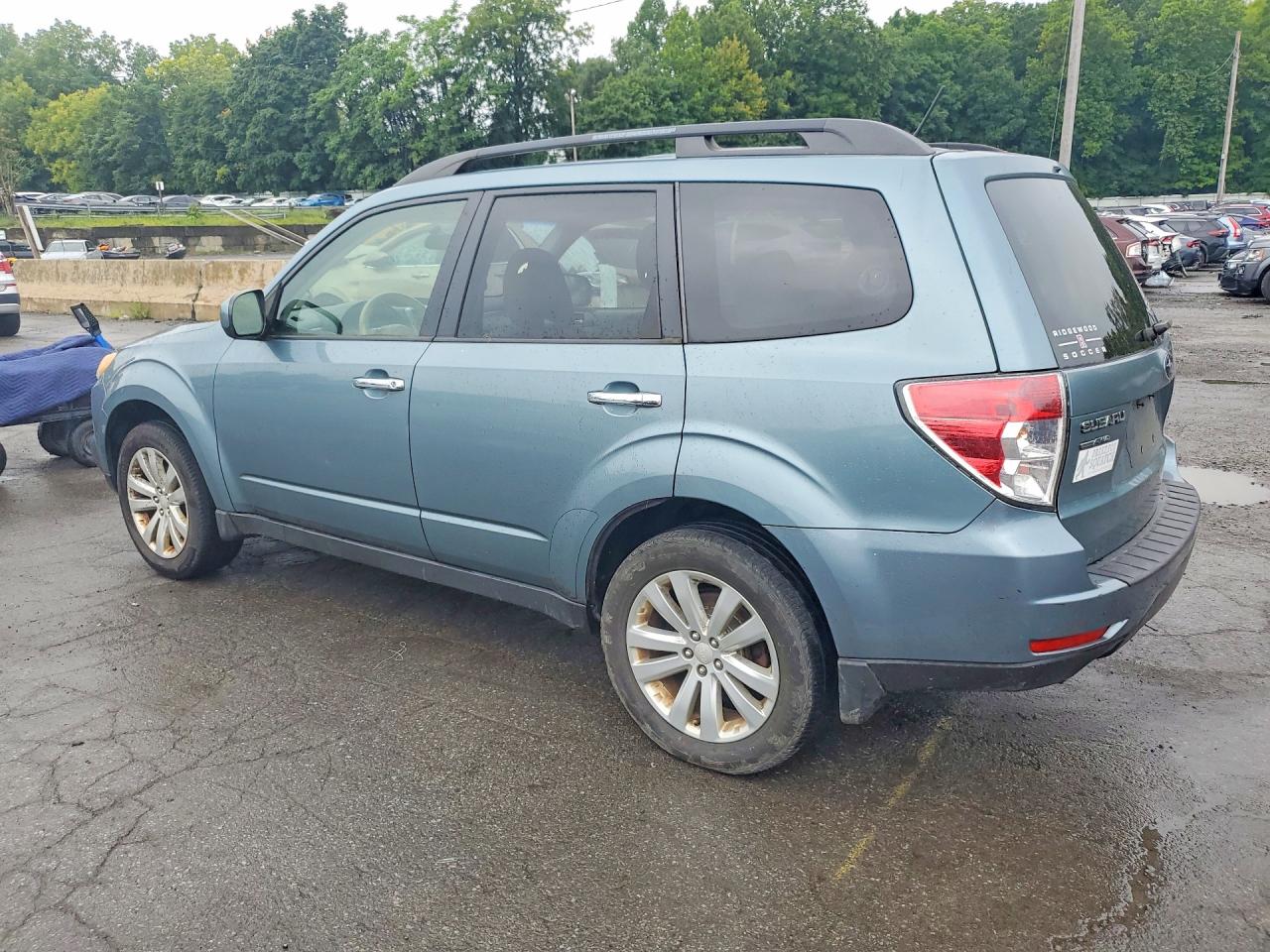 2012 Subaru Forester 2.5x Premium Blue vin: JF2SHADCXCH448393