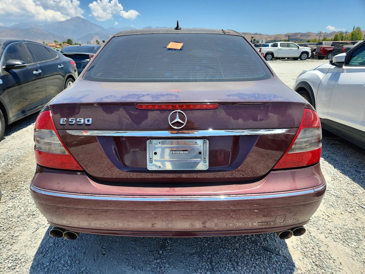 2008 Mercedes-benz E 550 Maroon vin: WDBUF72X08B204329