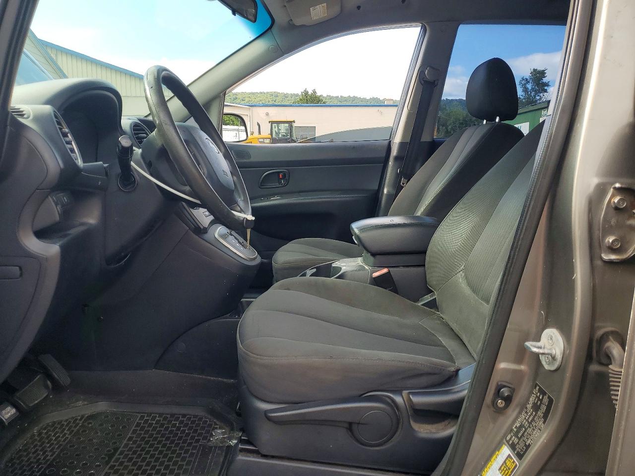 2009 Kia Rondo Base Gray vin: KNAFG528X97228921