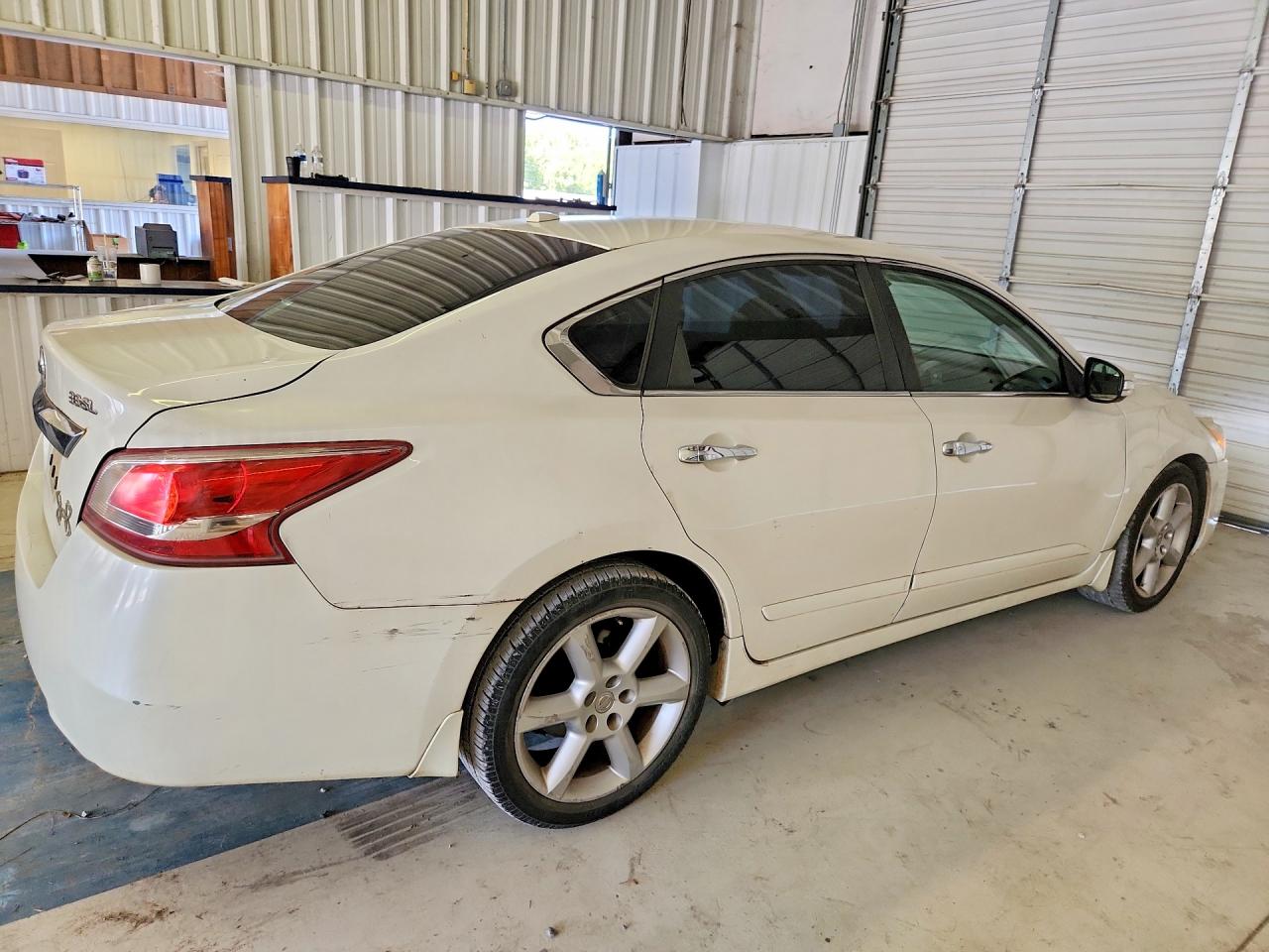 2013 Nissan Altima 3.5 S White vin: 1N4BL3AP1DN426937