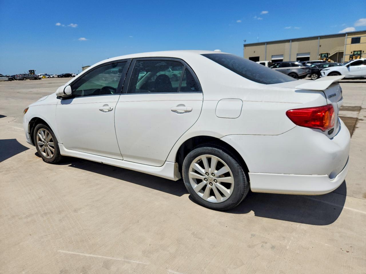 2010 Toyota Corolla S Белый vin: 1NXBU4EE5AZ200130