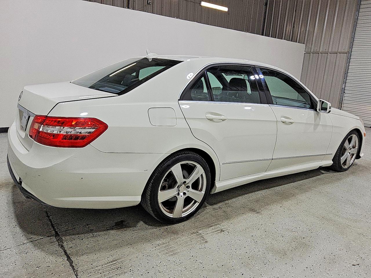 2011 Mercedes-benz E 350 White vin: WDDHF5GB5BA505136