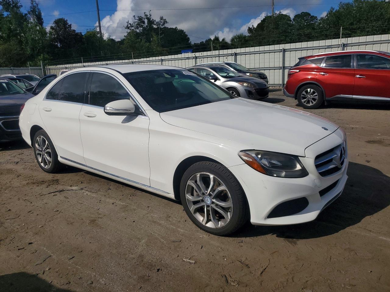 2015 Mercedes-benz C 300 4matic White vin: 55SWF4KB2FU077153