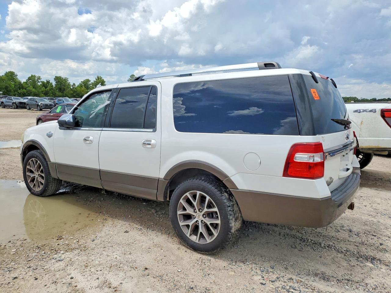 2015 Ford Expedition El Xlt White vin: 1FMJK1HT9FEF39307