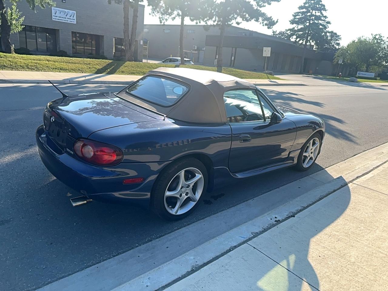 2001 Mazda Mx-5 Miata Base Blue vin: JM1NB353810209184
