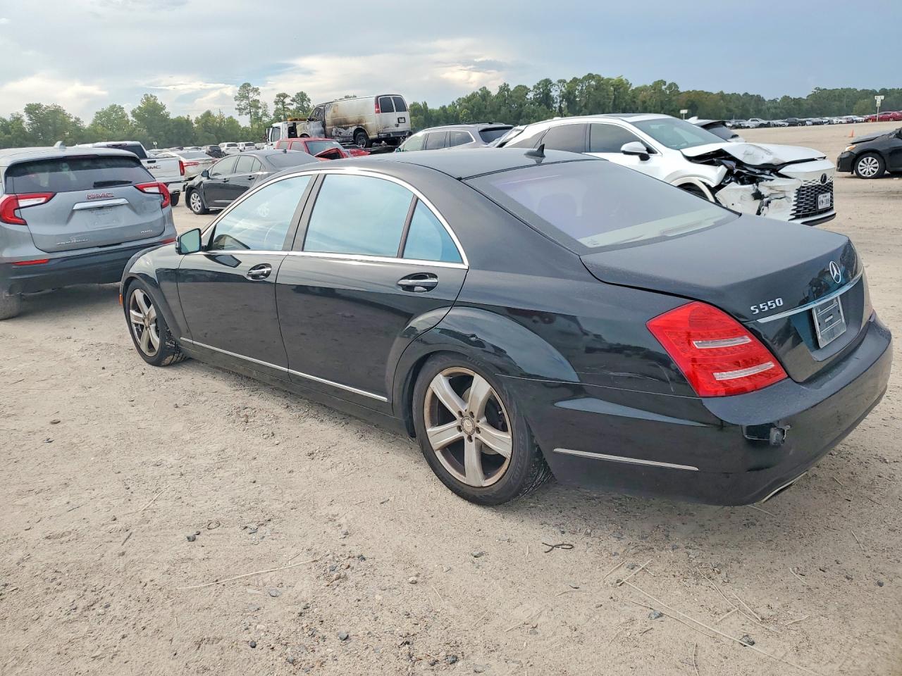 2010 Mercedes-benz S 550 Black vin: WDDNG7BB9AA313154