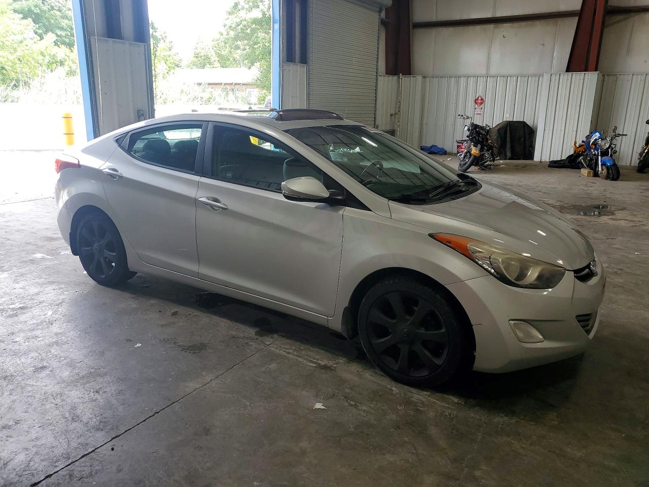 2013 Hyundai Elantra Limited Серебряный vin: KMHDH4AE5DU693847