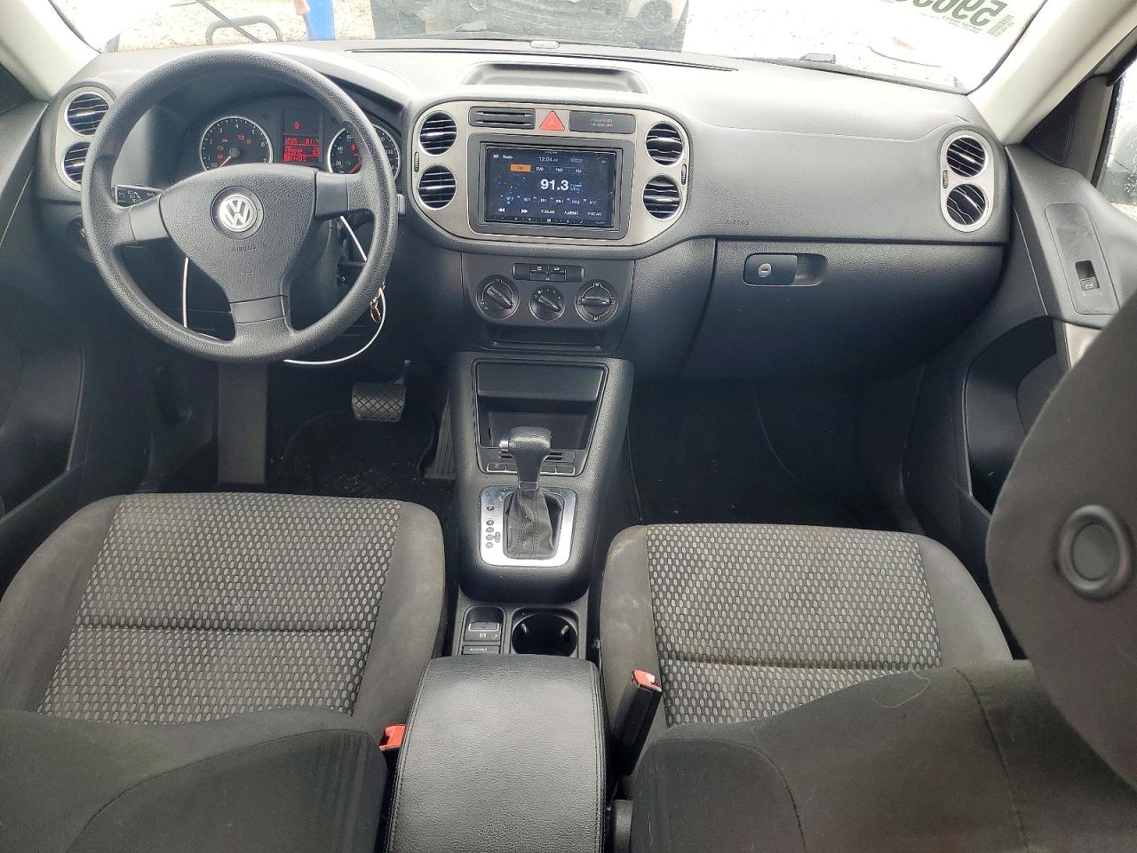 2009 Volkswagen Tiguan S Silver vin: WVGAV75N99W512817