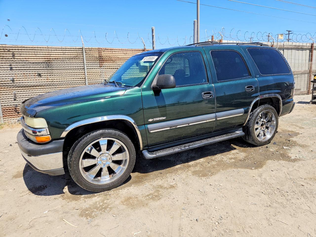 2002 Chevrolet Tahoe C1500 Green vin: 1GNEC13V82R222219
