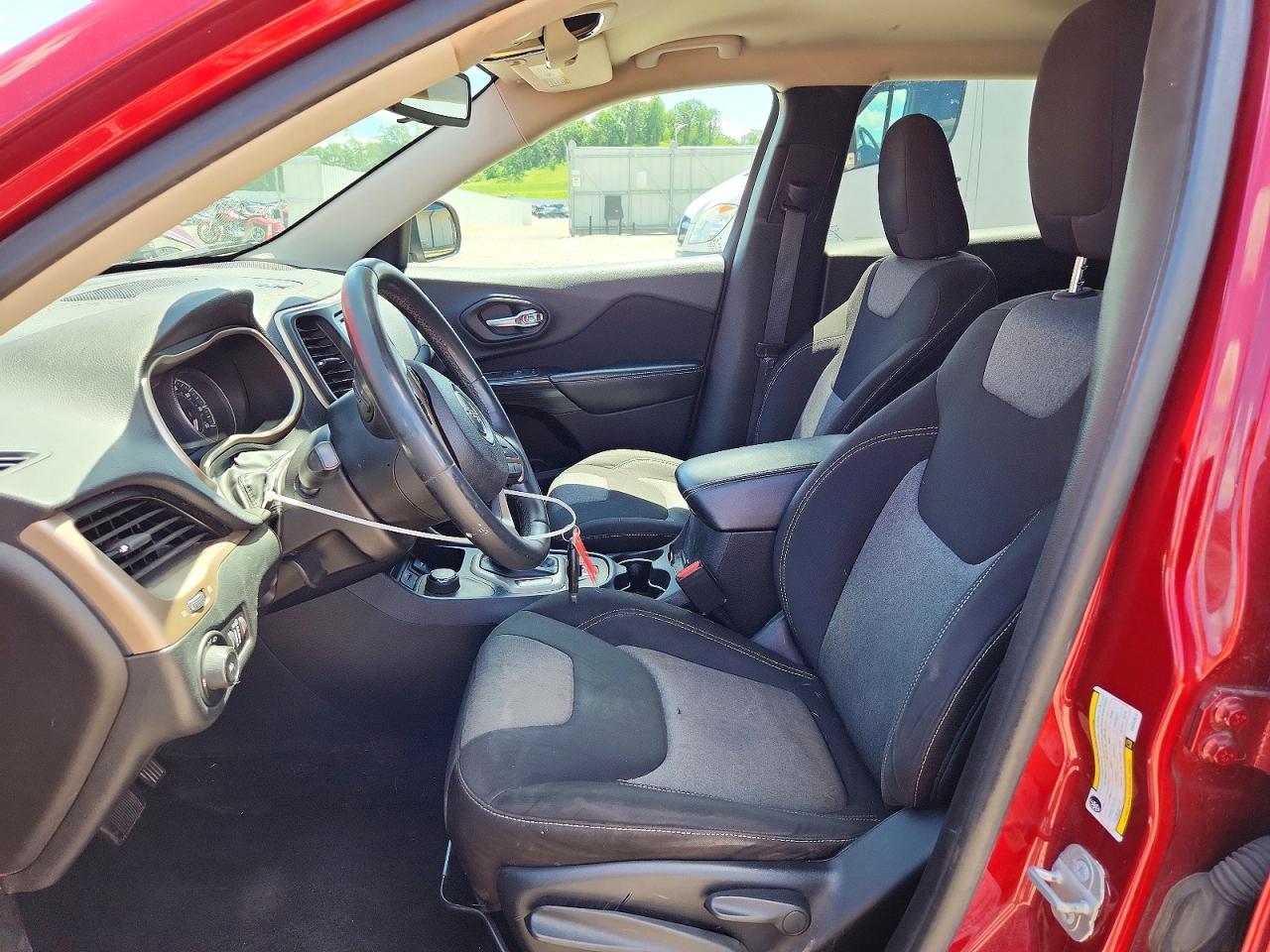 2014 Jeep Cherokee Latitude Red vin: 1C4PJMCB2EW252515