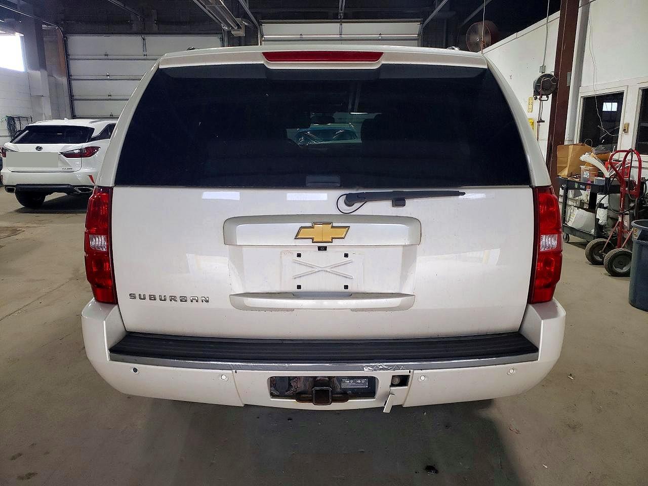 2014 Chevrolet Suburban K1500 Ltz White vin: 1GNSKKE75ER108497