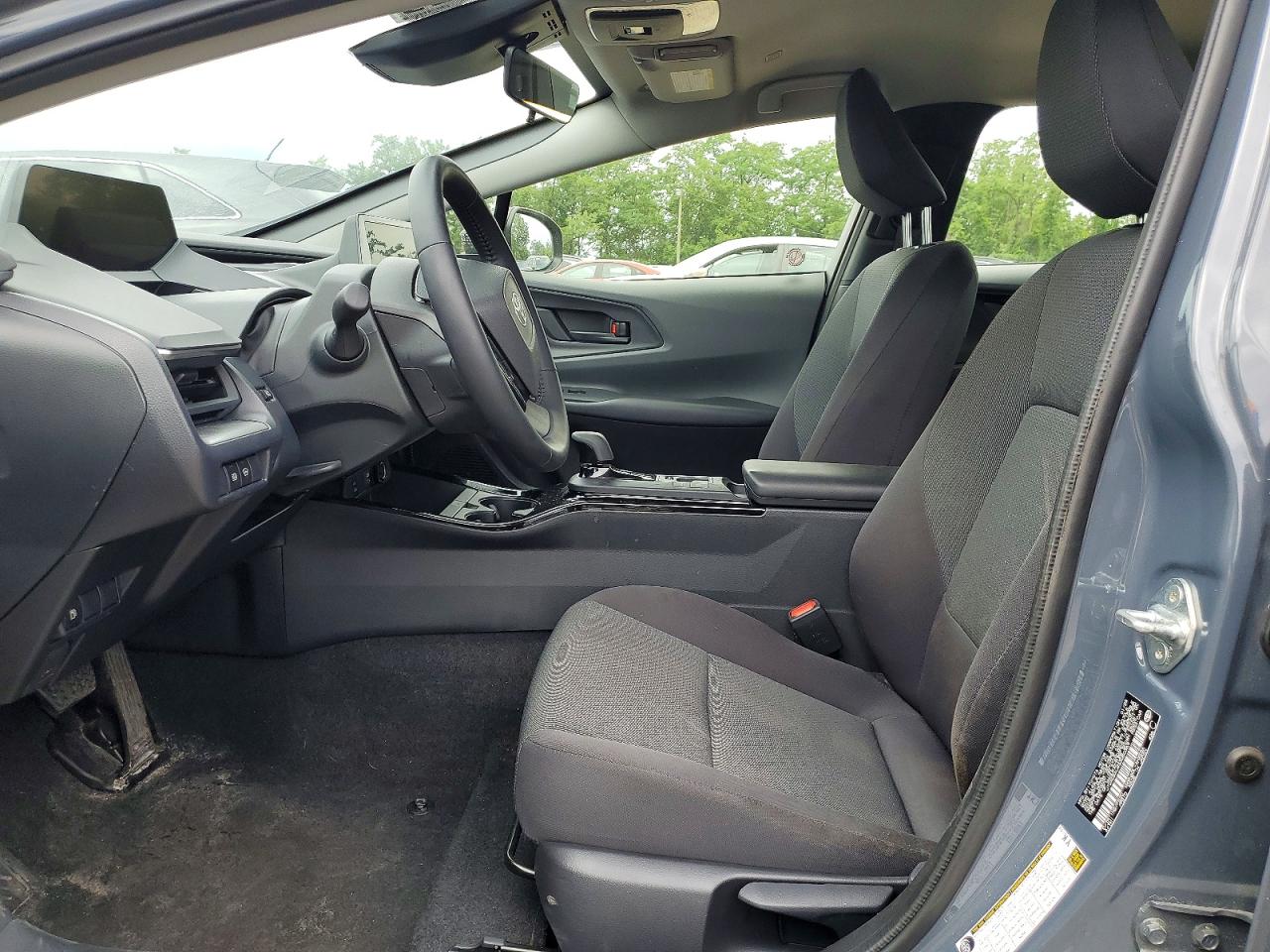 2025 Toyota Prius Le Gray vin: JTDACAAU4S3050369