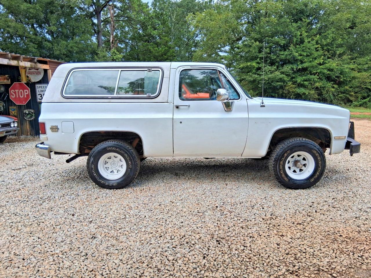 1983 Chevrolet Blazer K10 White vin: 1G8EK18L4DF11358