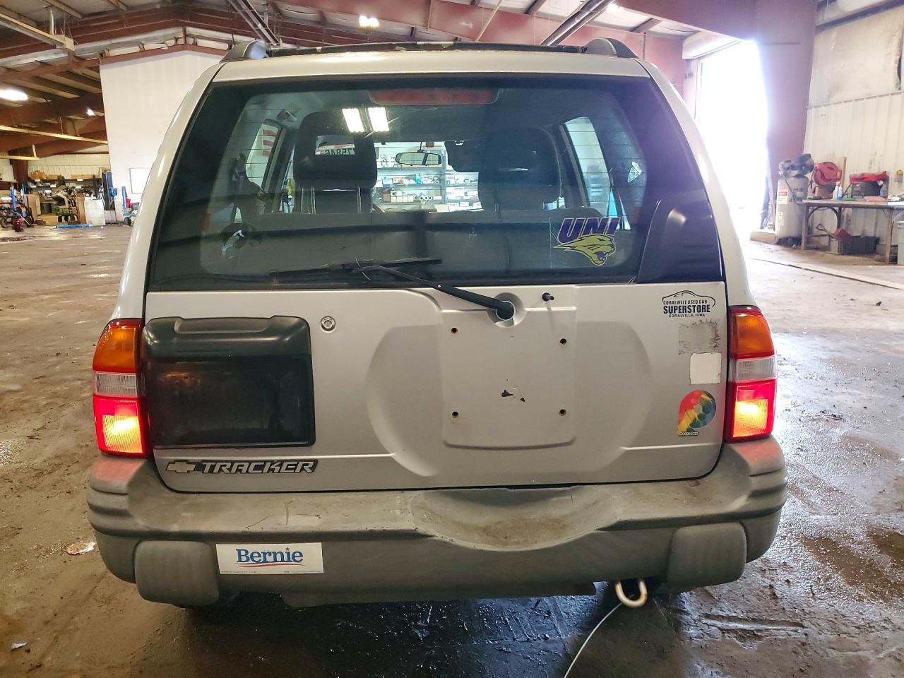 2002 Chevrolet Tracker Zr2 Silver vin: 2CNBJ734326907330