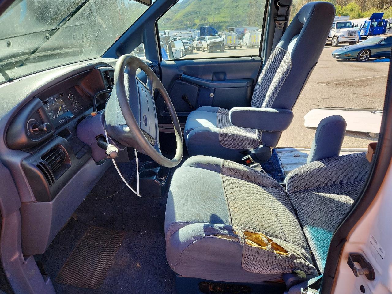 1996 Ford Aerostar White vin: 1FMCA11U6TZB40244