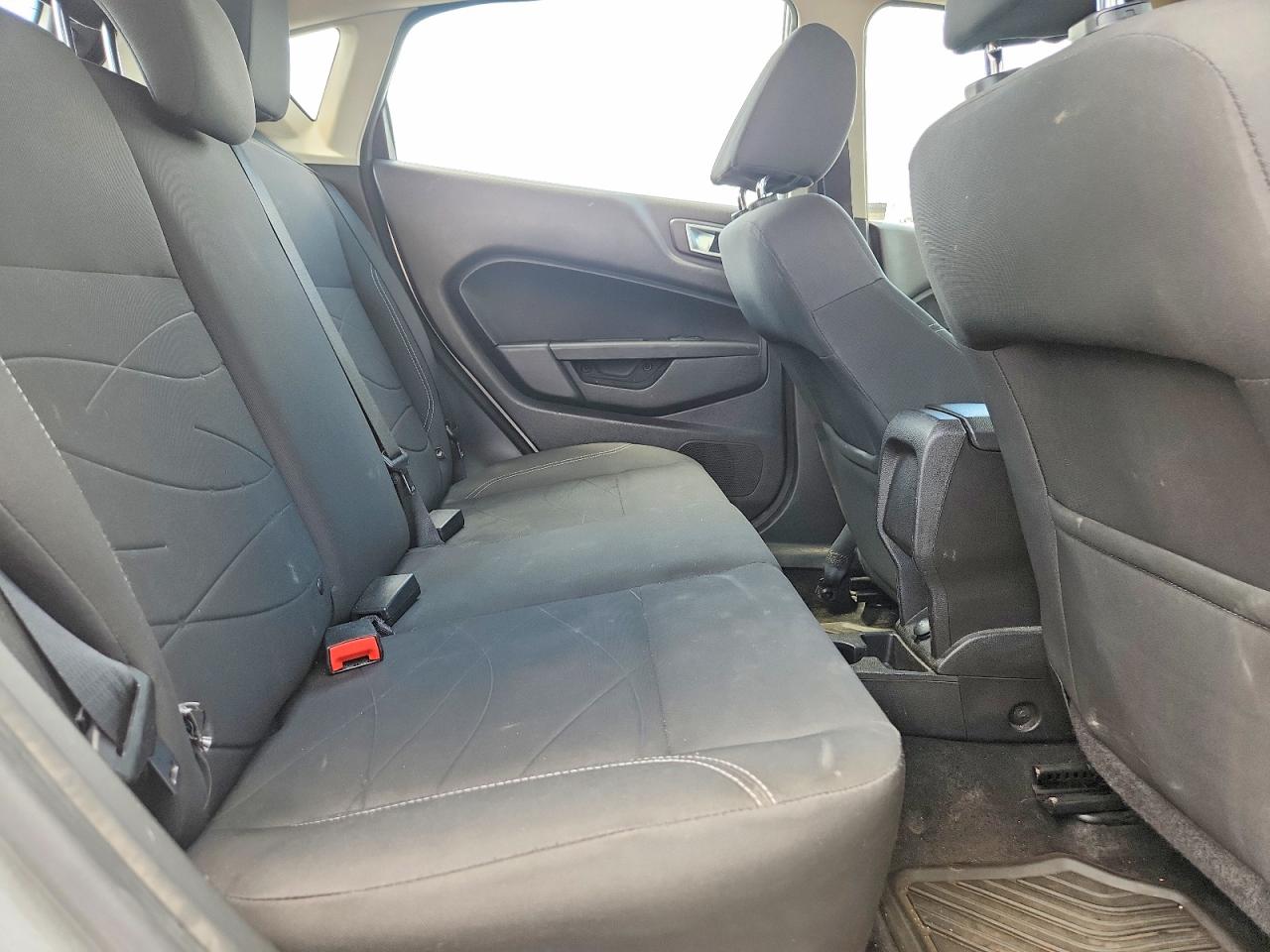 2015 Ford Fiesta Se Silver vin: 3FADP4EJ0FM123637
