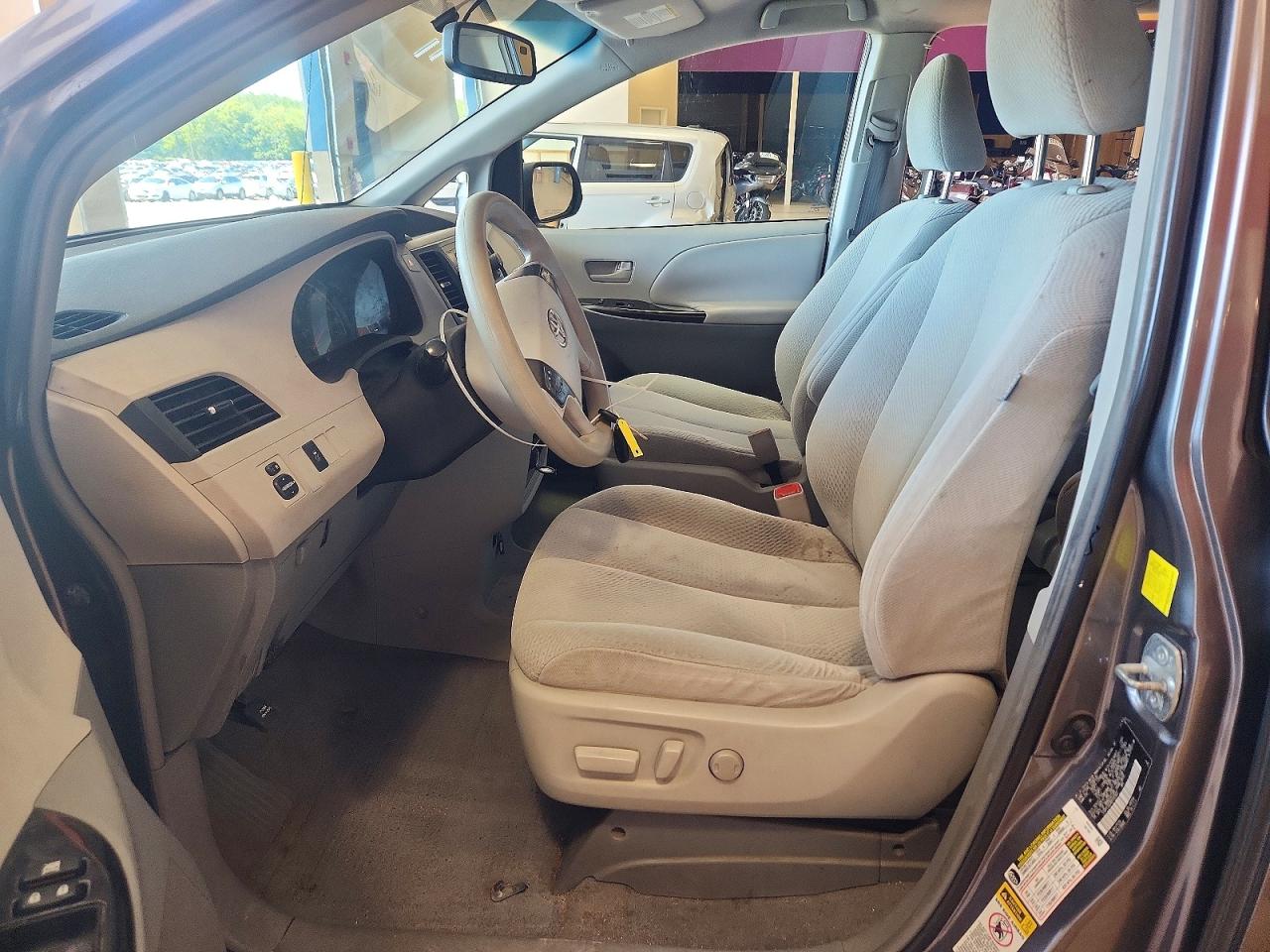 2011 Toyota Sienna Le Gray vin: 5TDKK3DCXBS101927