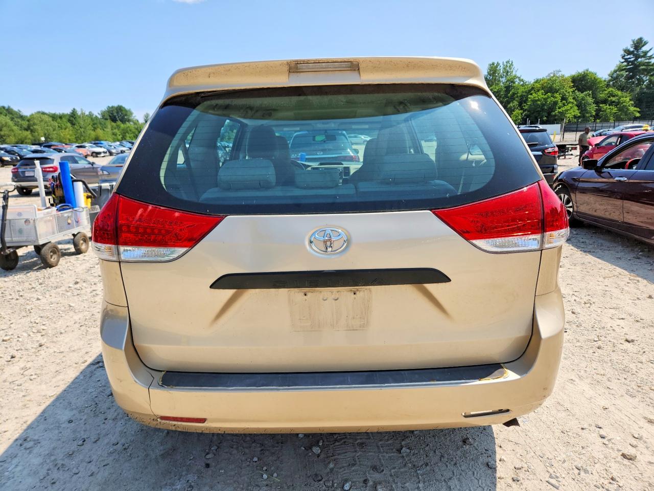 2013 Toyota Sienna L 7-passenger Beige vin: 5TDZK3DC2DS360929