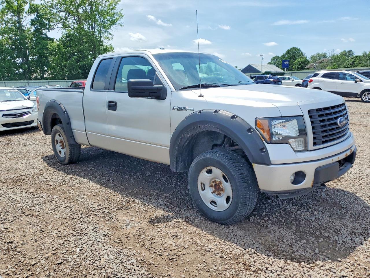 2014 Ford F150 Super Cab Silver vin: 1FTFX1EF2EFB58532