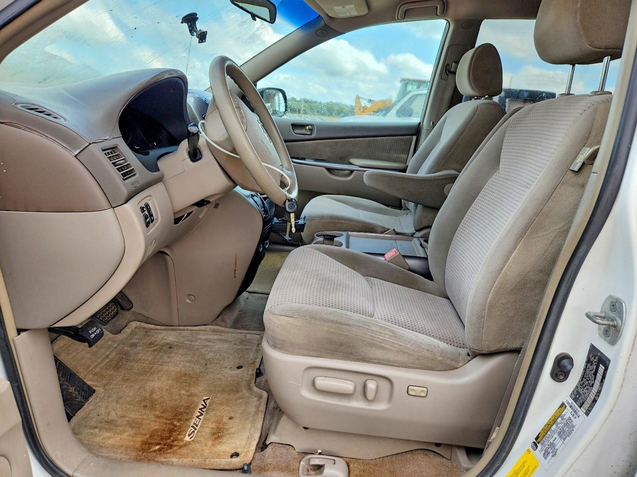 2006 Toyota Sienna Le 7 Passenger Белый vin: 5TDZA23C56S456488