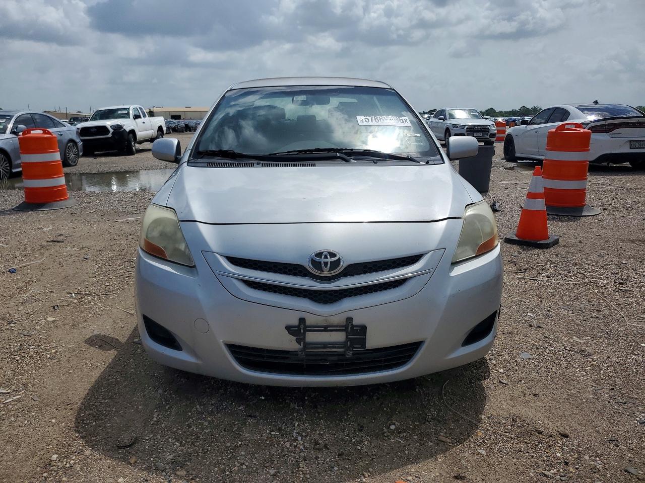 2007 Toyota Yaris Base Серебряный vin: JTDBT923X71048542