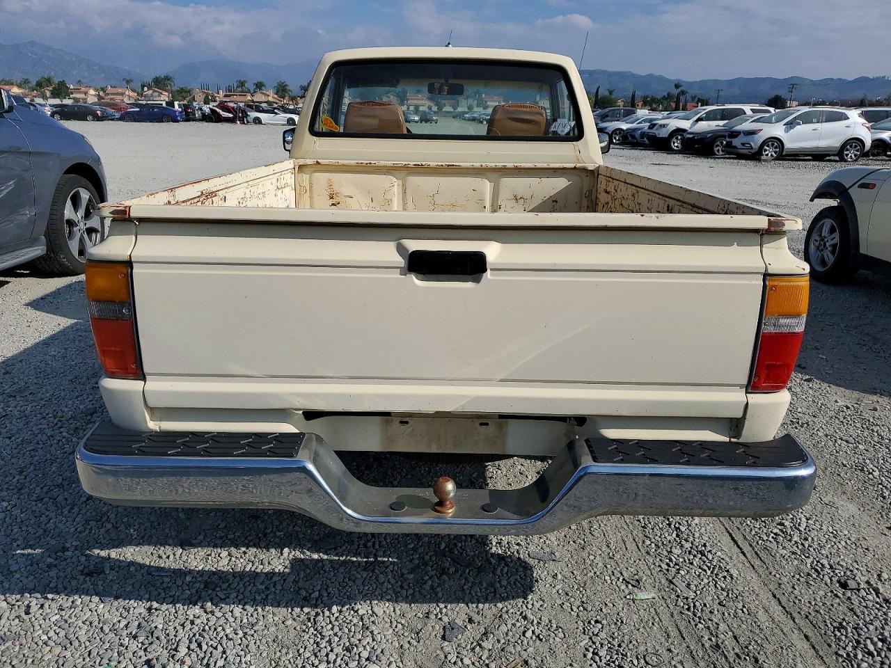 1987 Toyota Pickup 1/2 Ton Rn50 Beige vin: JT4RN50R6H0243540