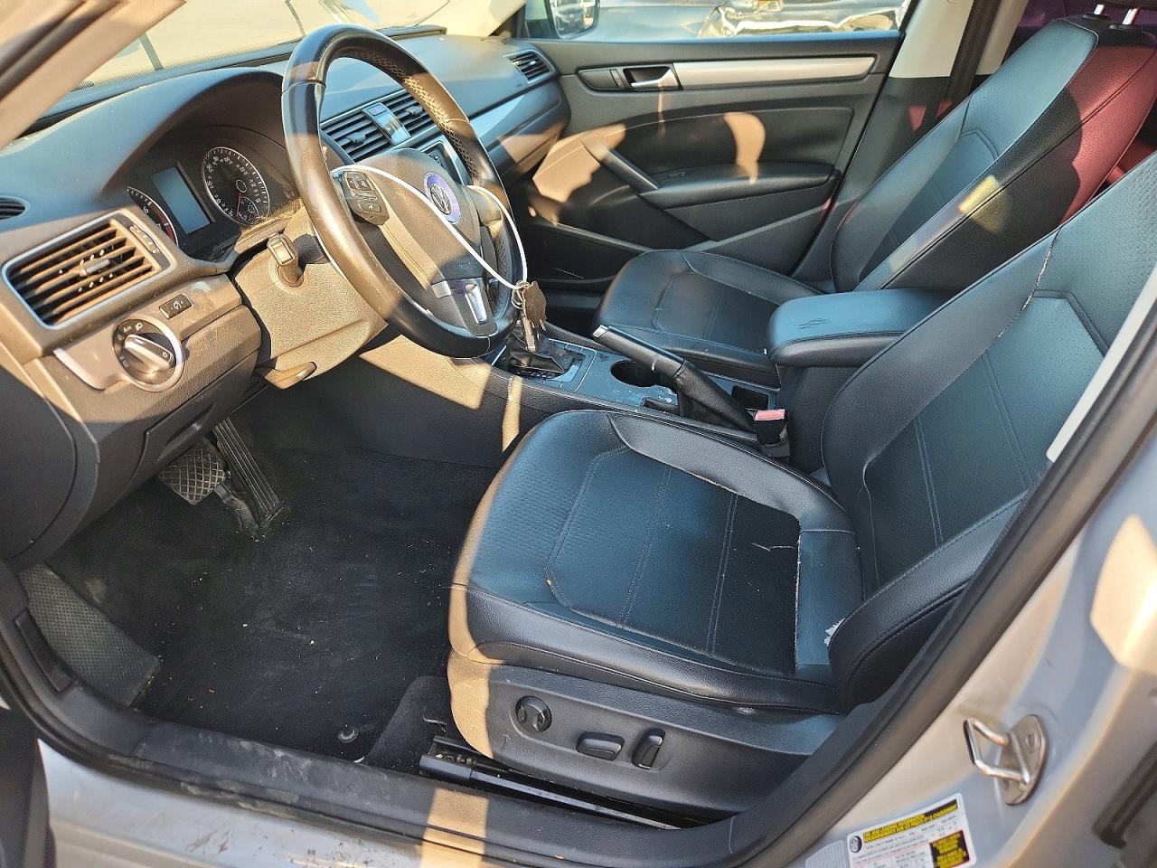 2015 Volkswagen Passat S Серебряный vin: 1VWAS7A35FC120140
