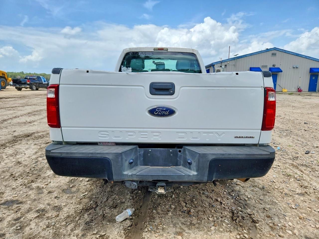 2014 Ford F250 Super Duty White vin: 1FTBF2A66EEA30362
