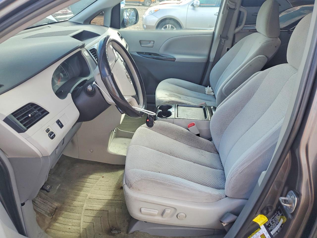 2011 Toyota Sienna Le Серебряный vin: 5TDKK3DC5BS162036