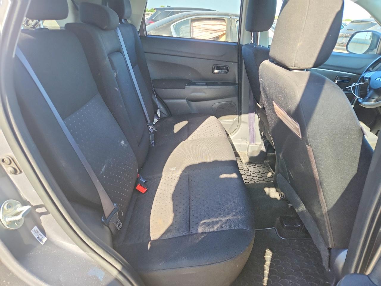 2012 Mitsubishi Outlander Sport Se Silver vin: JA4AR4AU2CZ004872