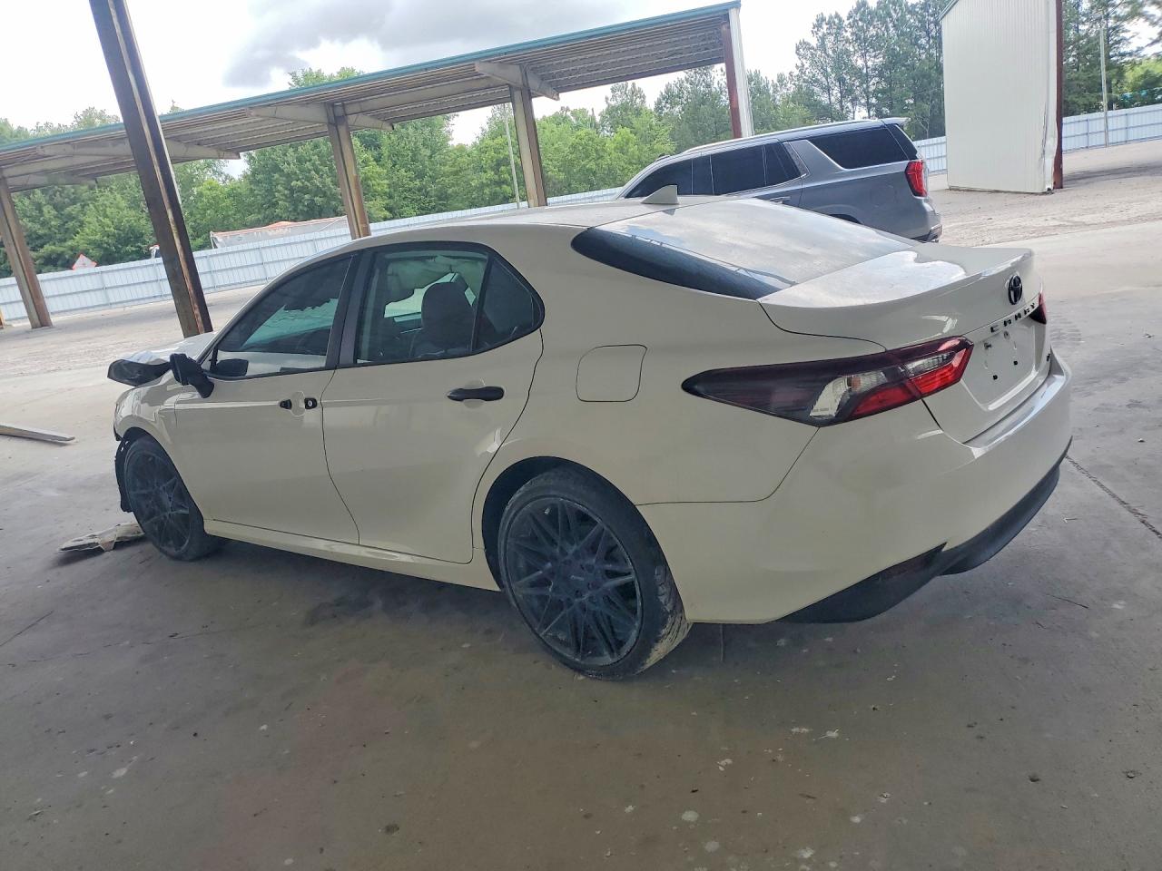 2021 Toyota Camry Le White vin: 4T1C11AK3MU514693