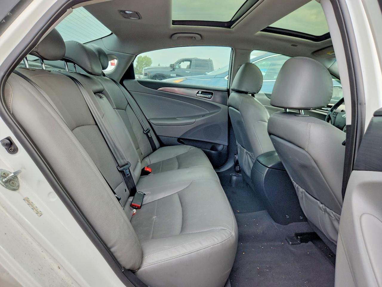 2015 Hyundai Sonata Hybrid Limited White vin: KMHEC4A41FA126369