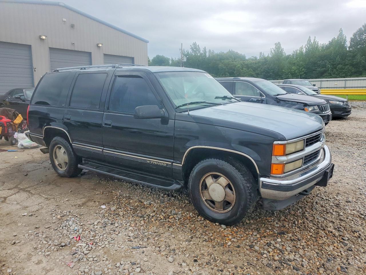1998 Chevrolet Tahoe C1500 Черный vin: 1GNEC13R5WJ358119