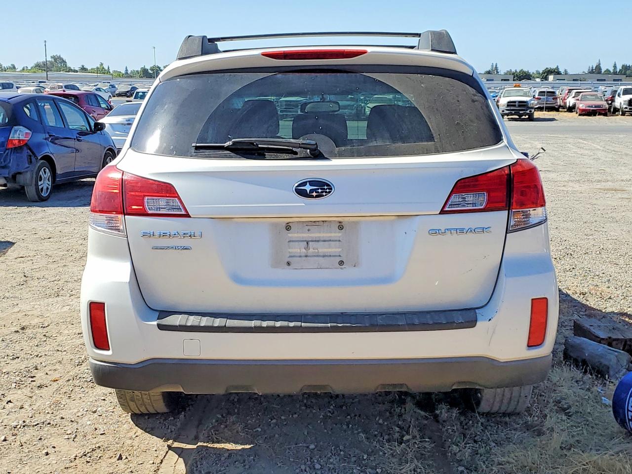 2012 Subaru Outback 2.5i Premium White vin: 4S4BRBCC4C3249982