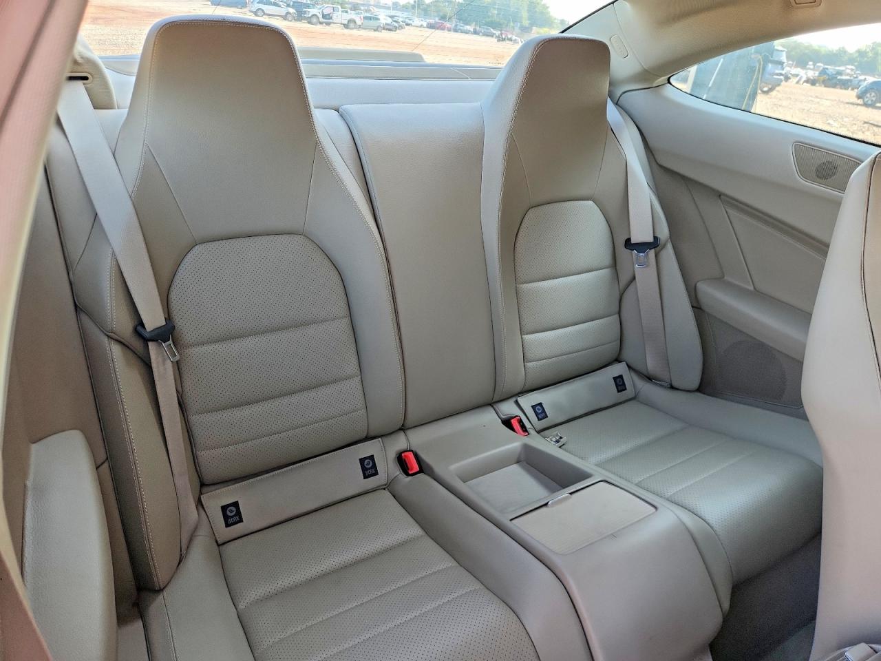 2015 Mercedes-benz C 250 Красный vin: WDDGJ4HB9FG363945