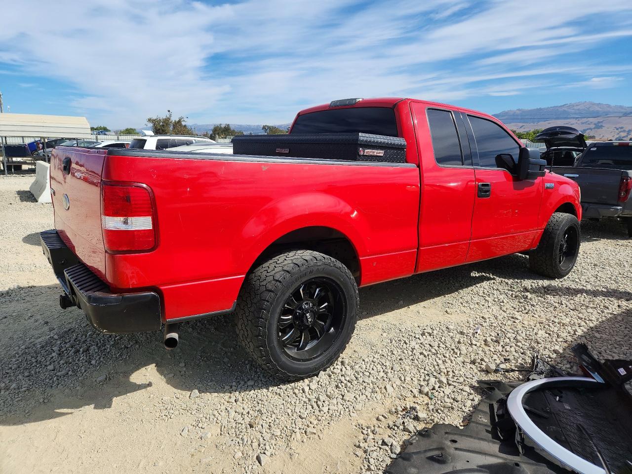 2004 Ford F150 Red vin: 1FTPX12564NA57658