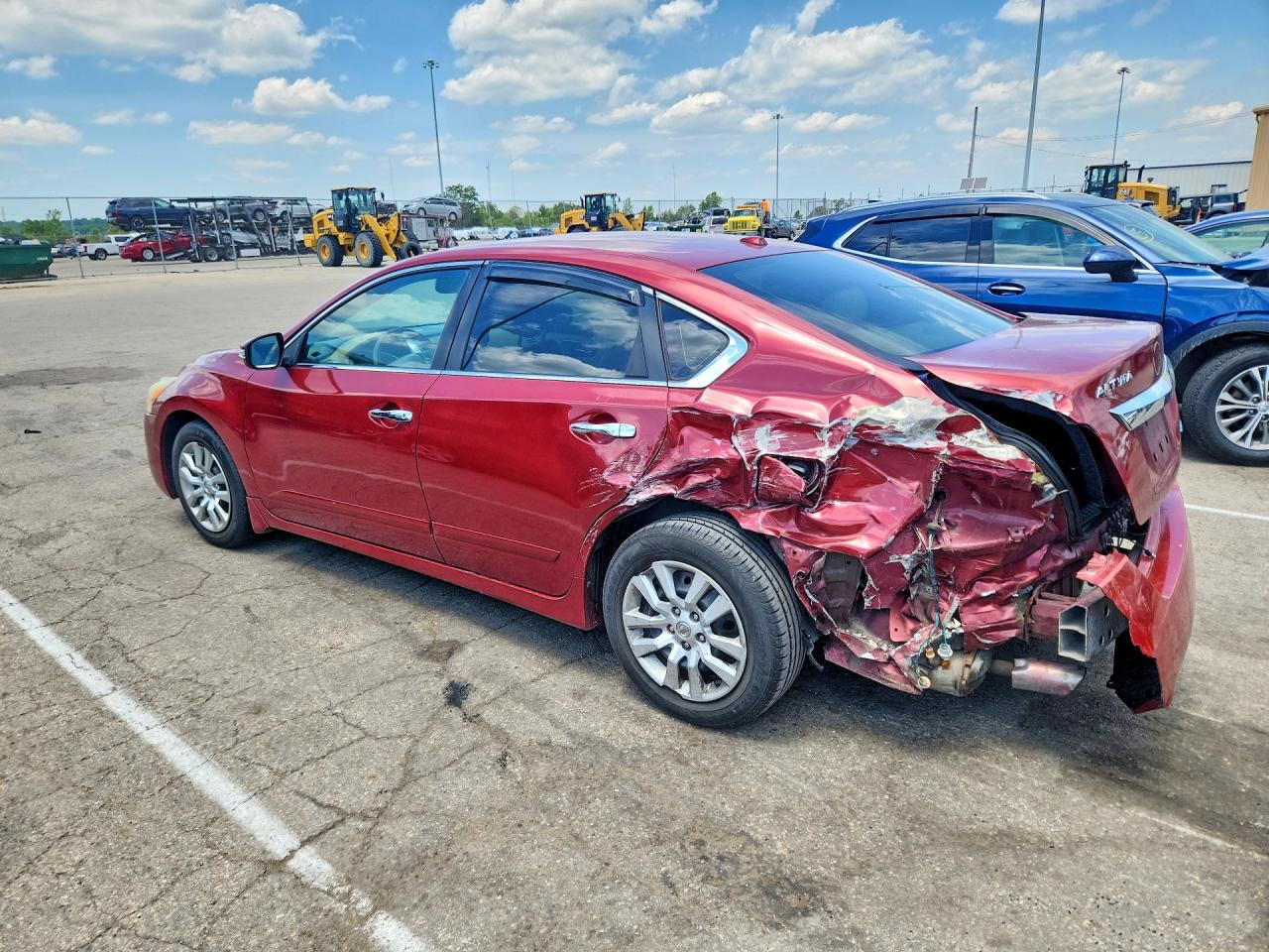 2014 Nissan Altima 2.5 Red vin: 1N4AL3AP7EC415160