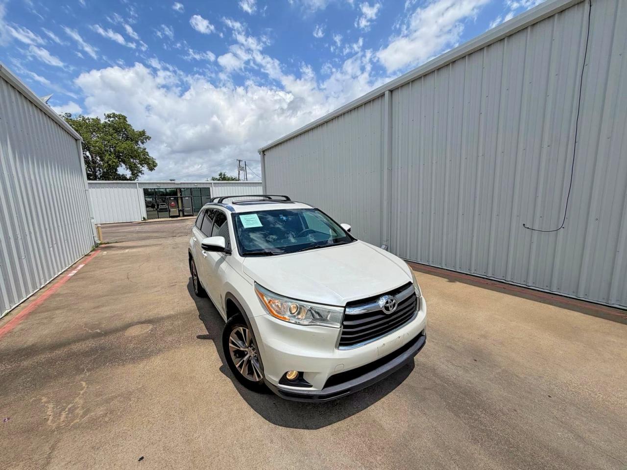 2014 Toyota Highlander Xle White vin: 5TDJKRFH4ES016030
