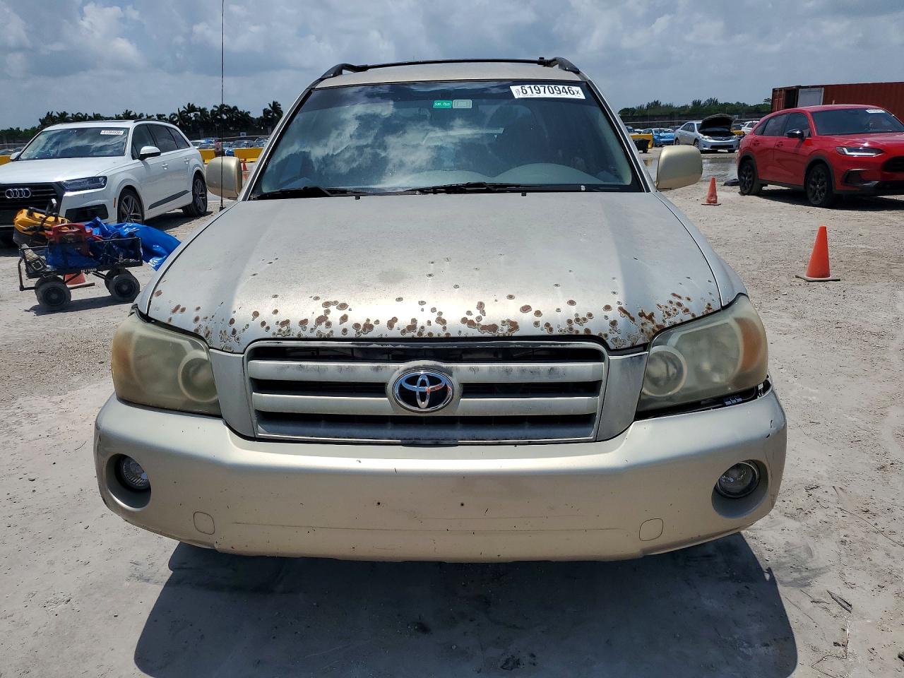 2007 Toyota Highlander Base Tan vin: JTEGD21A570166901