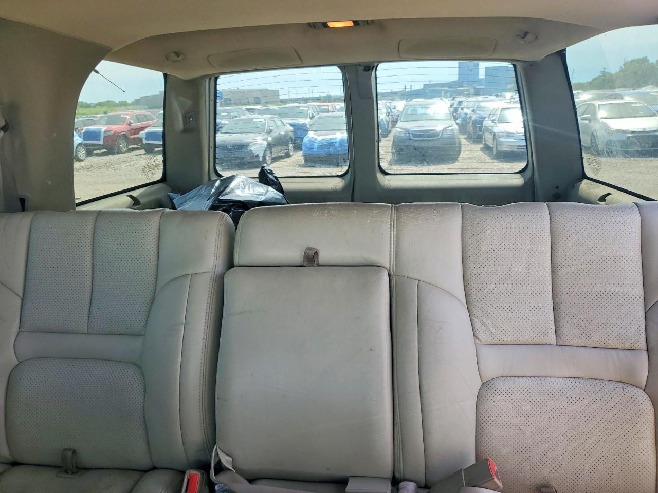 2000 Cadillac Escalade Luxury Белый vin: 1GYEK63R0YR230359