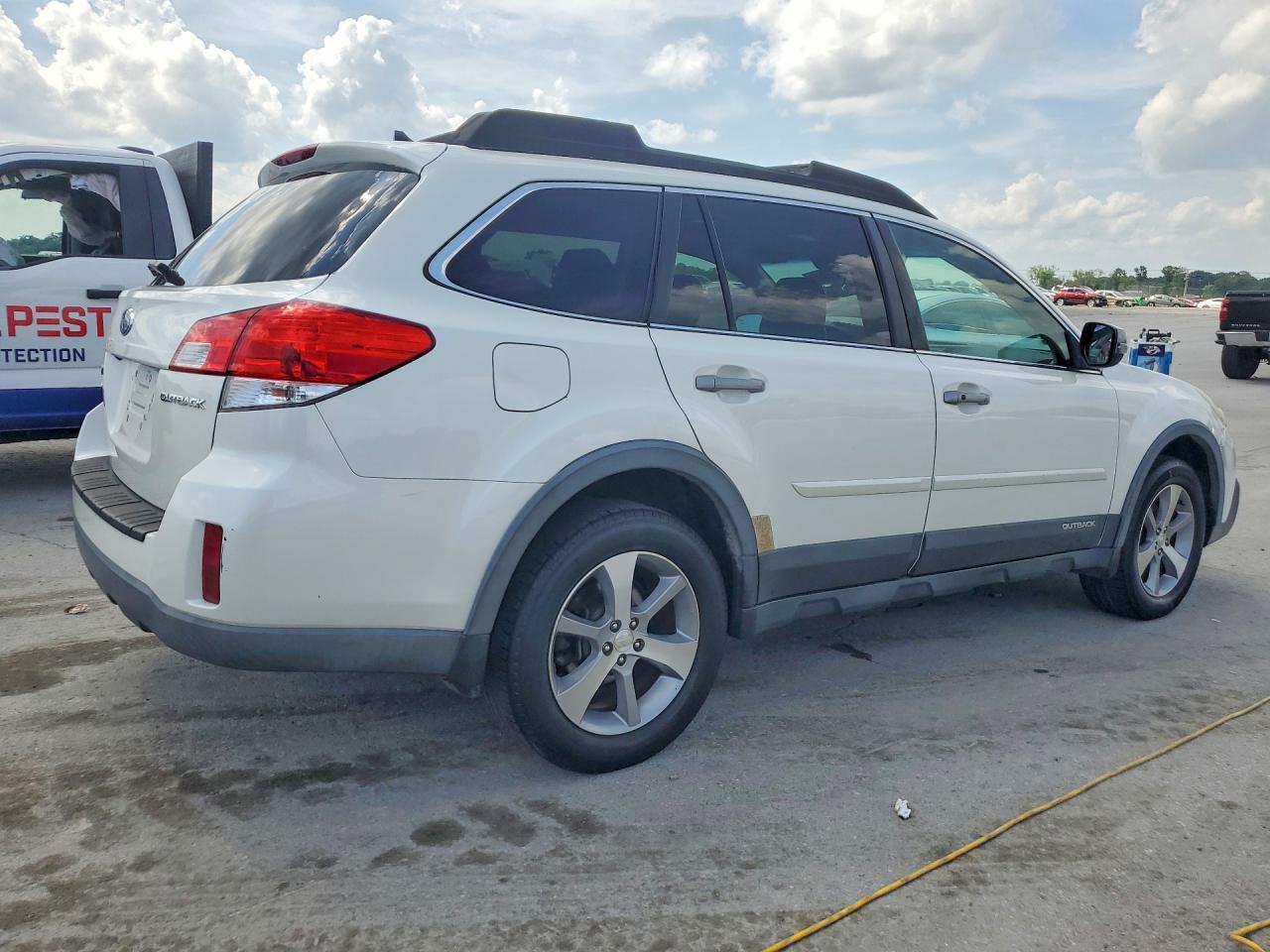 2014 Subaru Outback 2.5i Limited White vin: 4S4BRCPC3E3292857