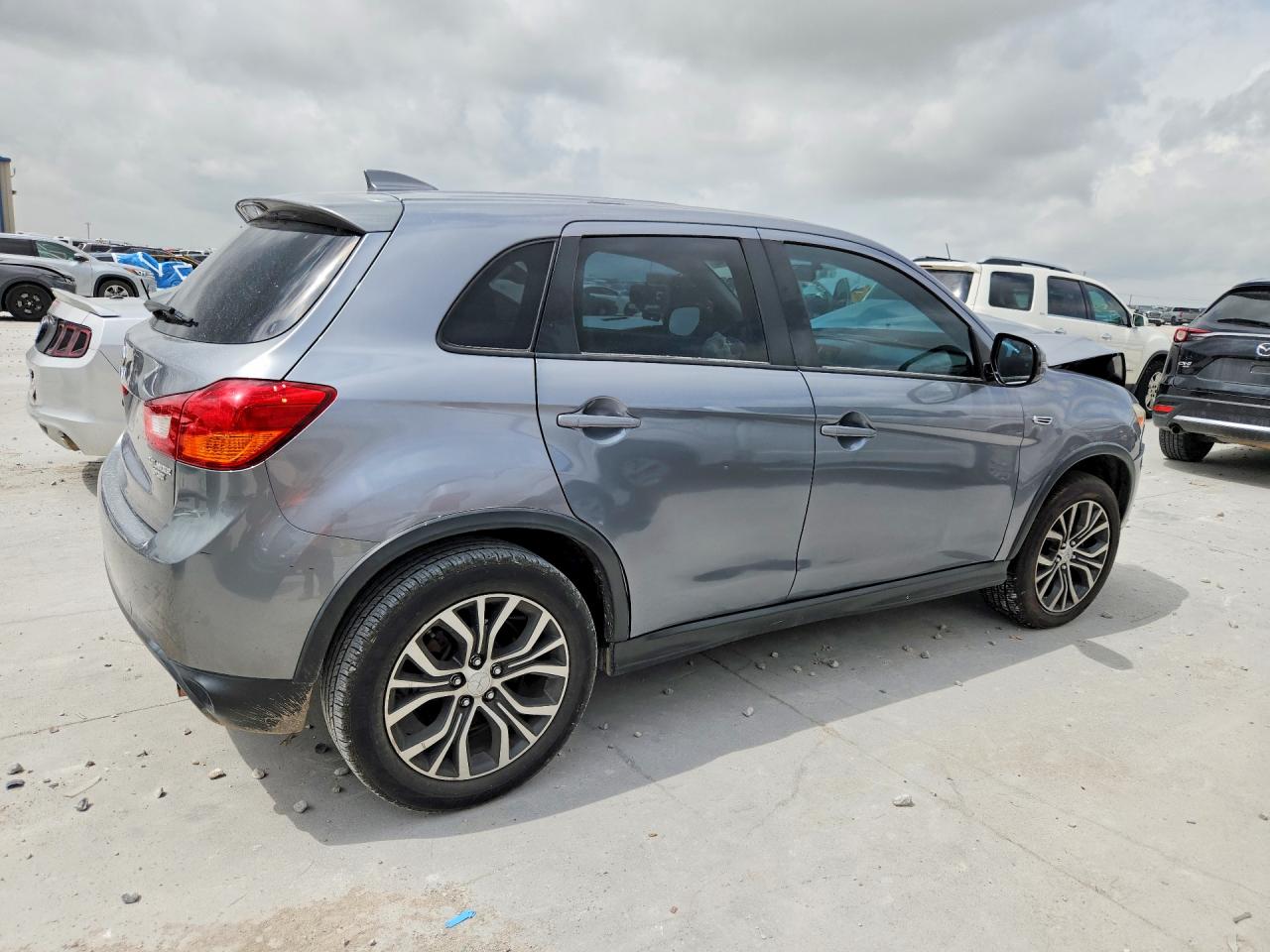 2017 Mitsubishi Outlander Sport Es Silver vin: JA4AP3AU6HZ008561
