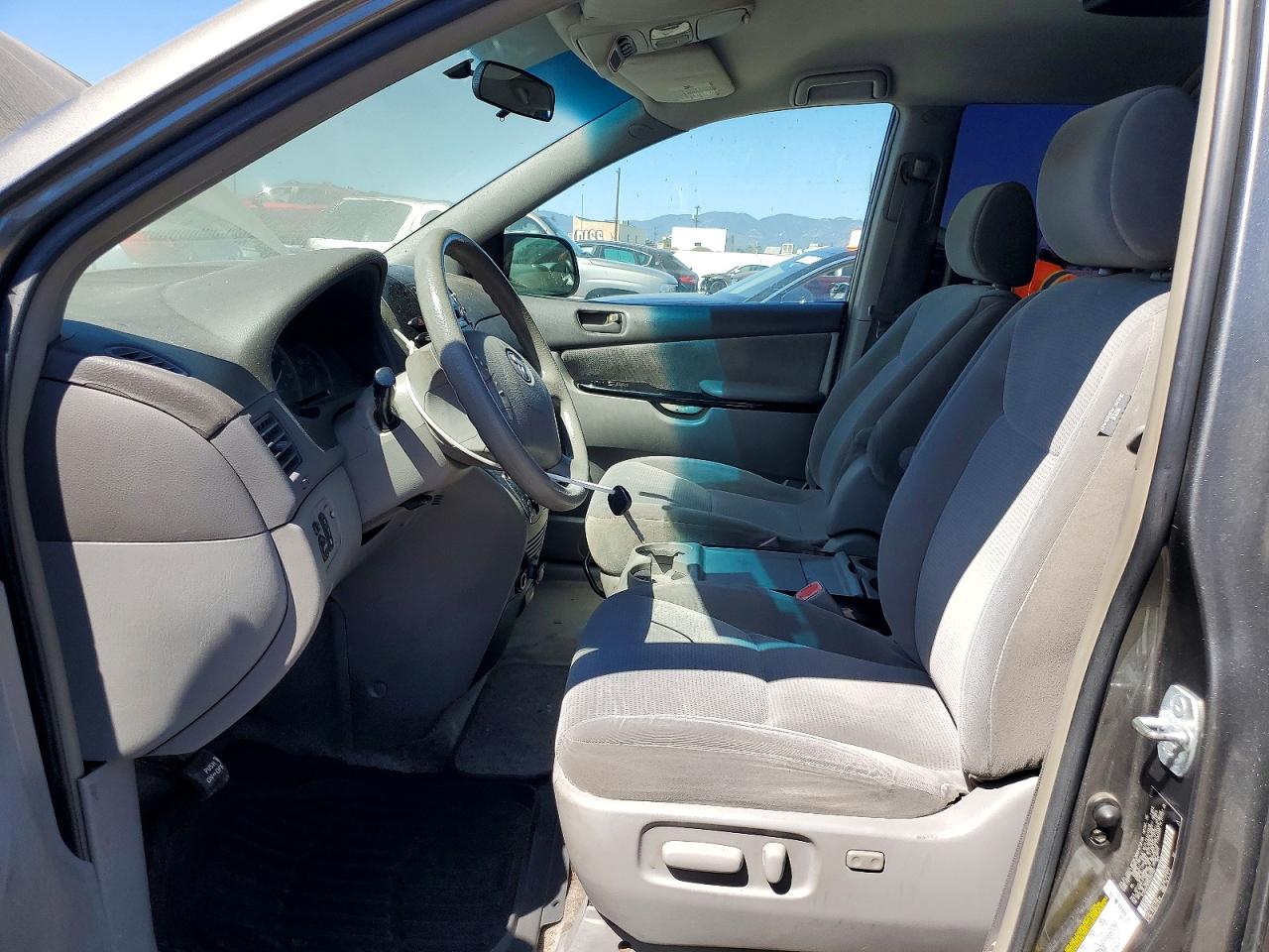 2005 Toyota Sienna Le 7 Passenger Серый vin: 5TDZA23C95S231327