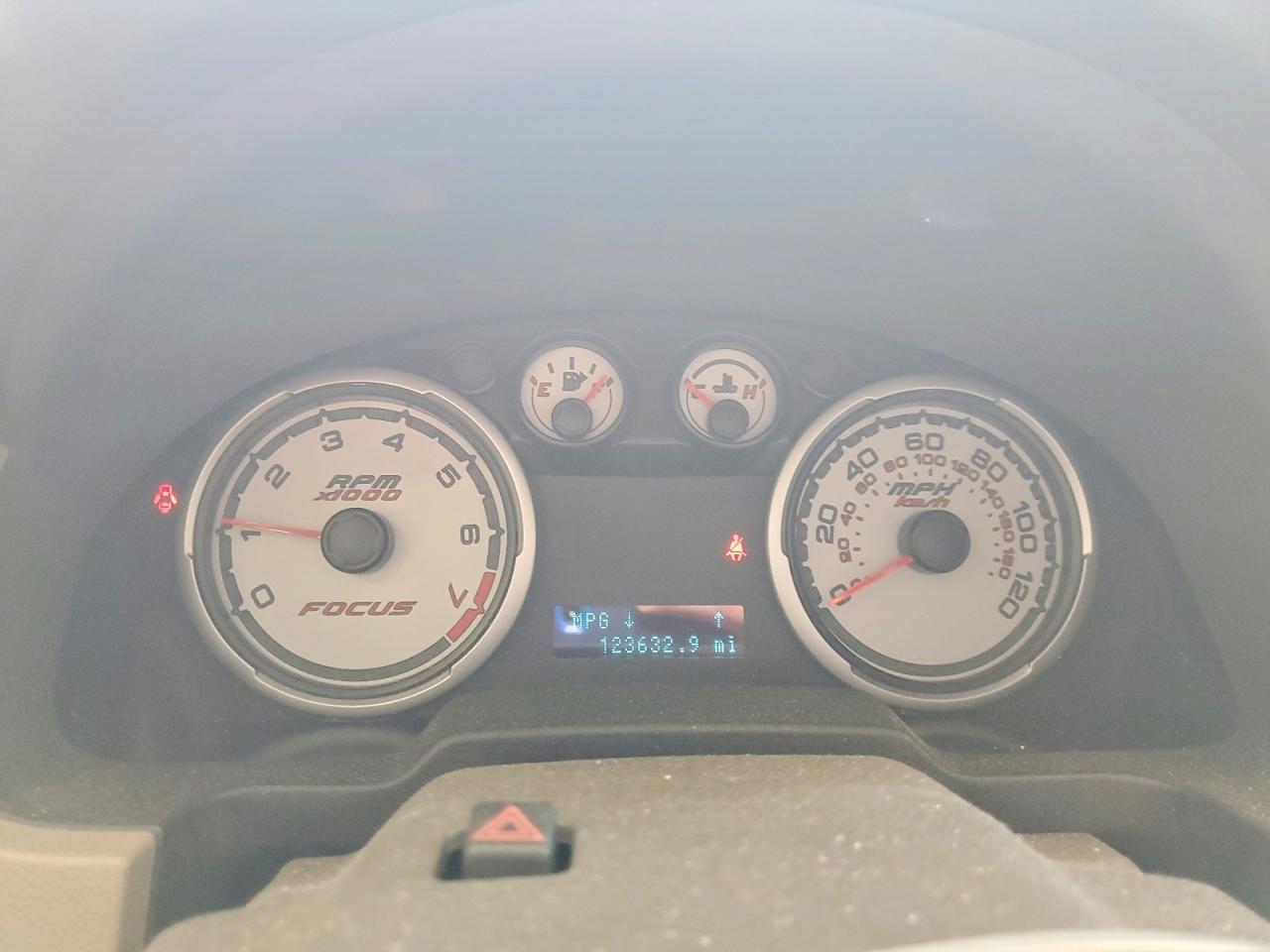 2011 Ford Focus Se Красный vin: 1FAHP3FNXBW197526