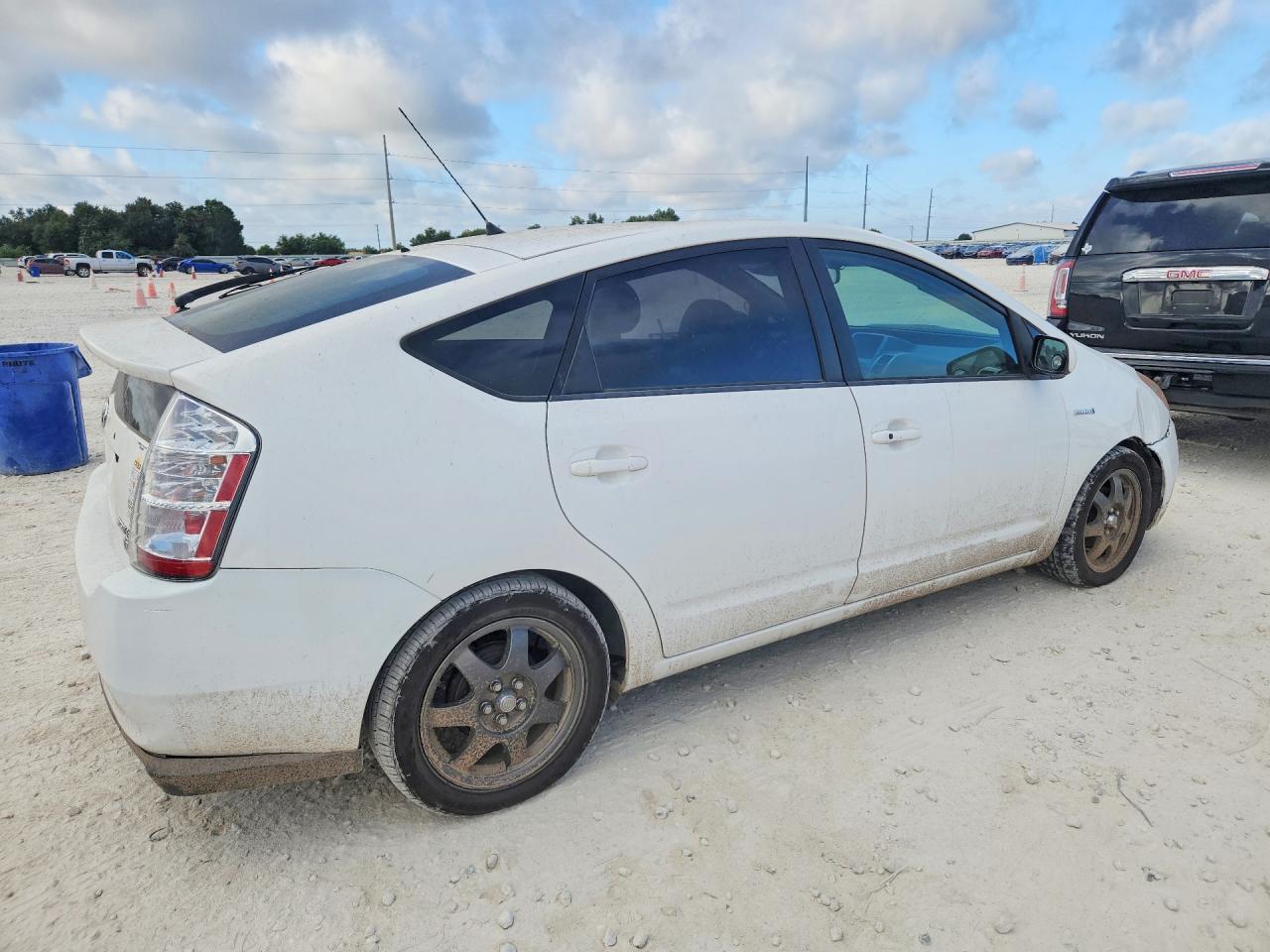 2008 Toyota Prius Touring White vin: JTDKB20U383440905